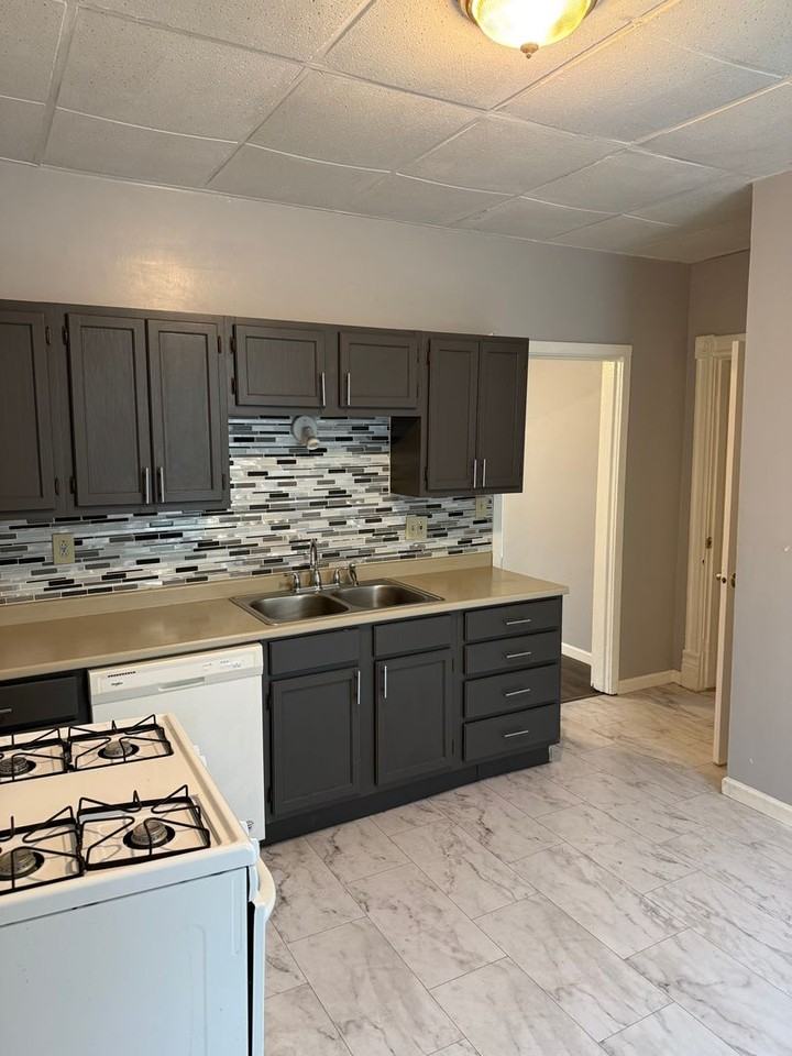 215 Courtland Ave - Photo 6 of 9