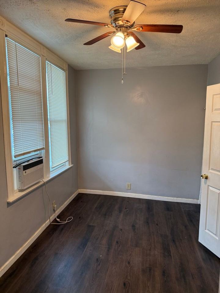 215 Courtland Ave - Photo 7 of 9