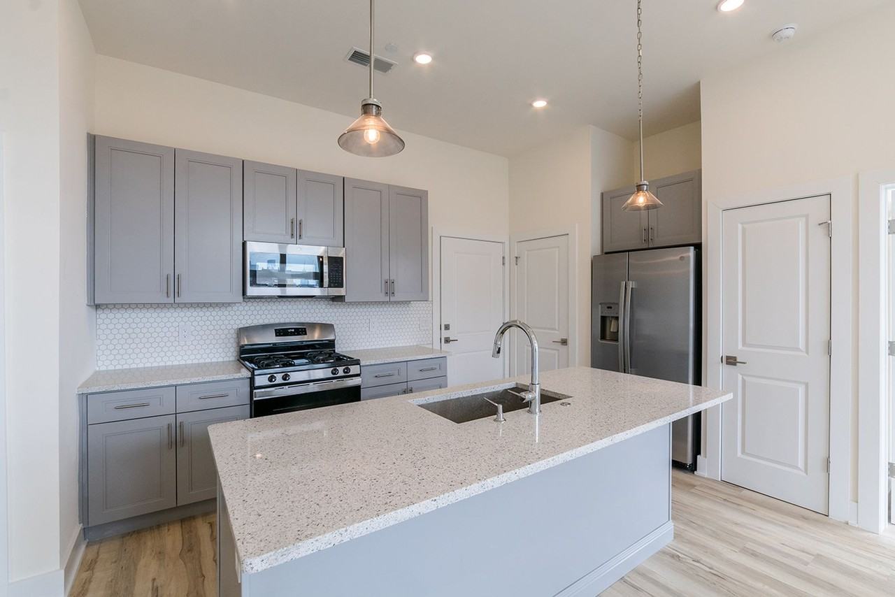 1115 Germantown Ave #4C - Photo 5 of 24