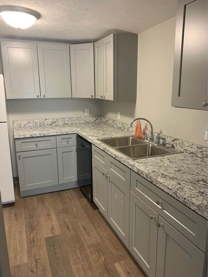 1004 Peach St - Photo 3 of 12
