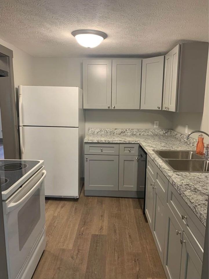 1004 Peach St - Photo 4 of 12