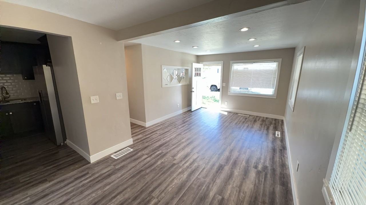 4480 W 5655 S - Photo 4 of 30