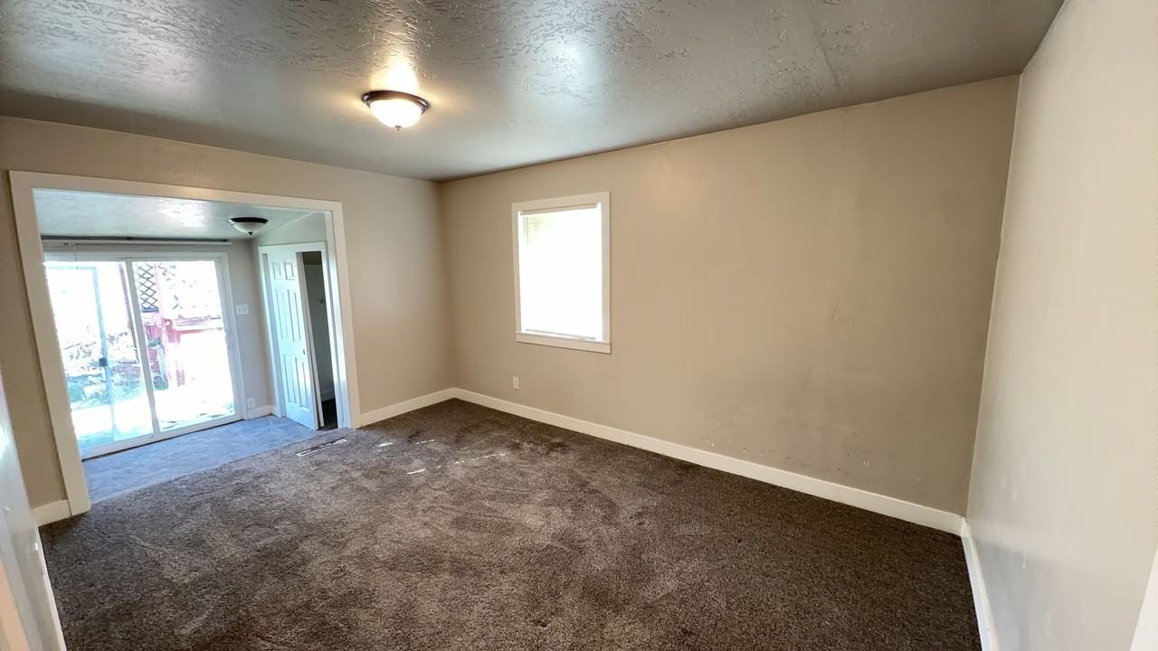 4480 W 5655 S - Photo 7 of 30