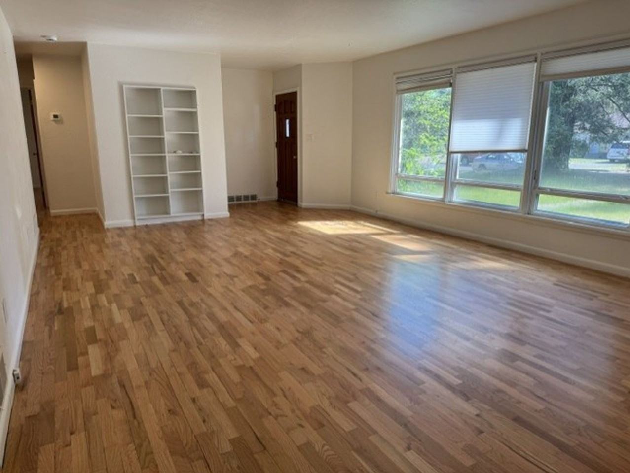 653 Ne 9th St - Photo 3 of 14