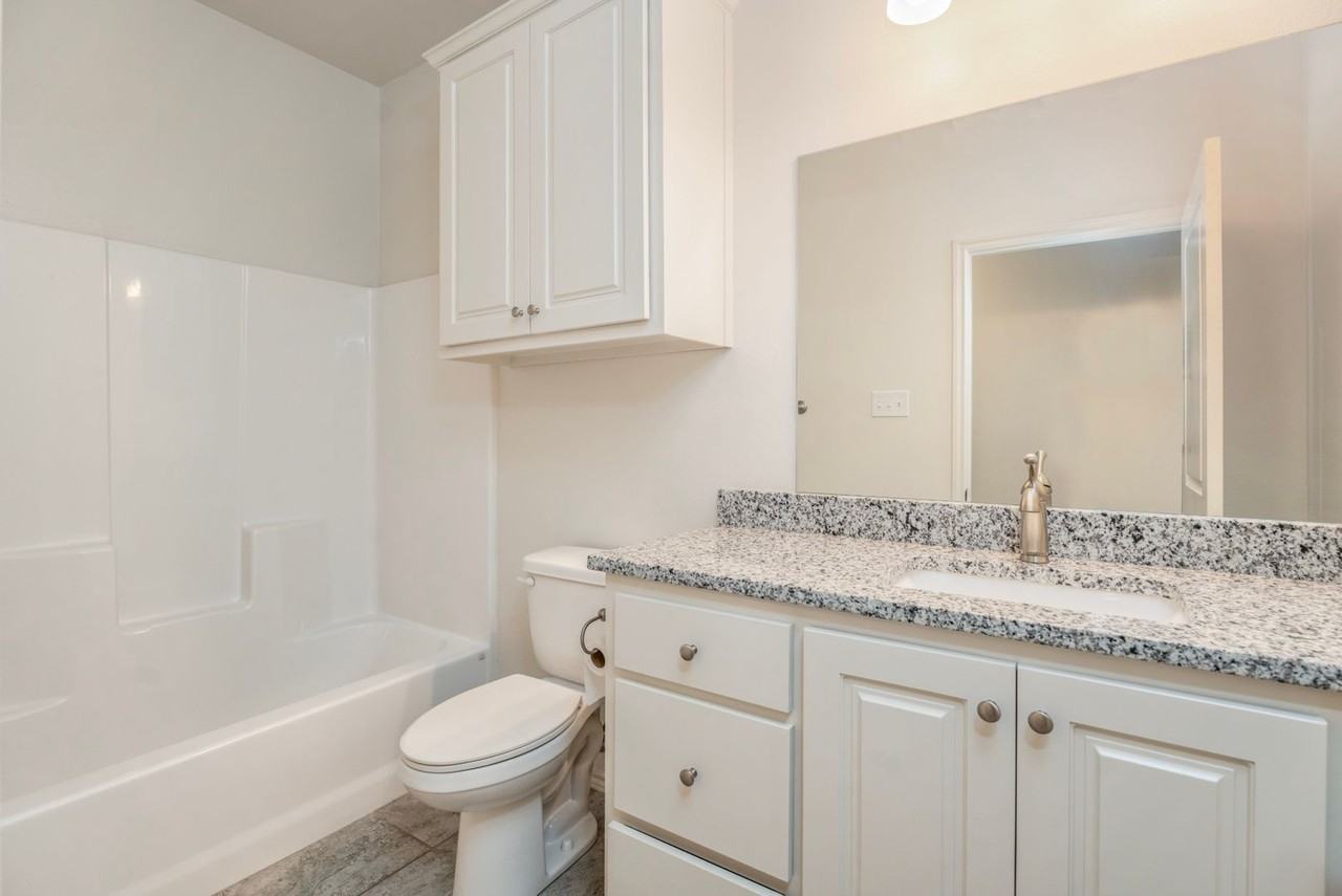 11621 Evanston Ave - Photo 5 of 13