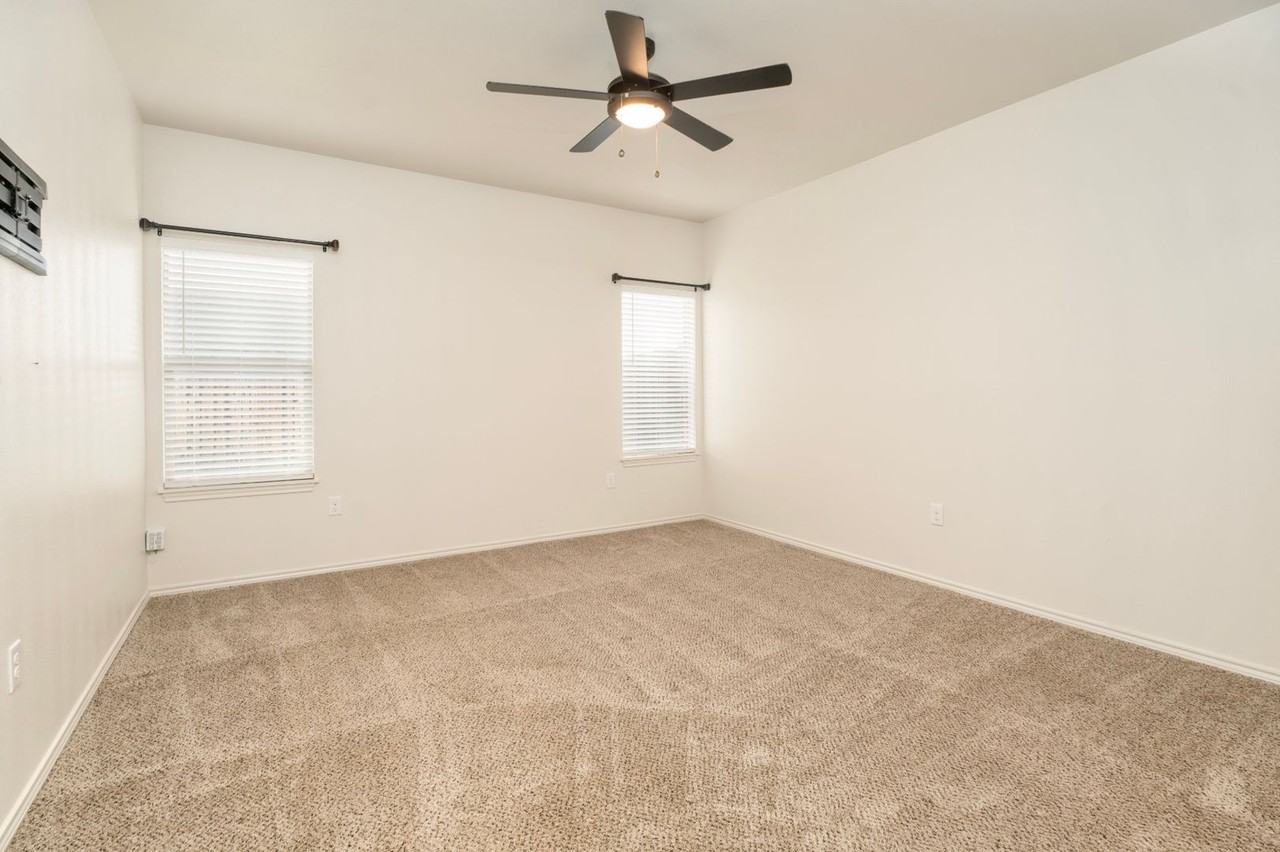 11621 Evanston Ave - Photo 6 of 13