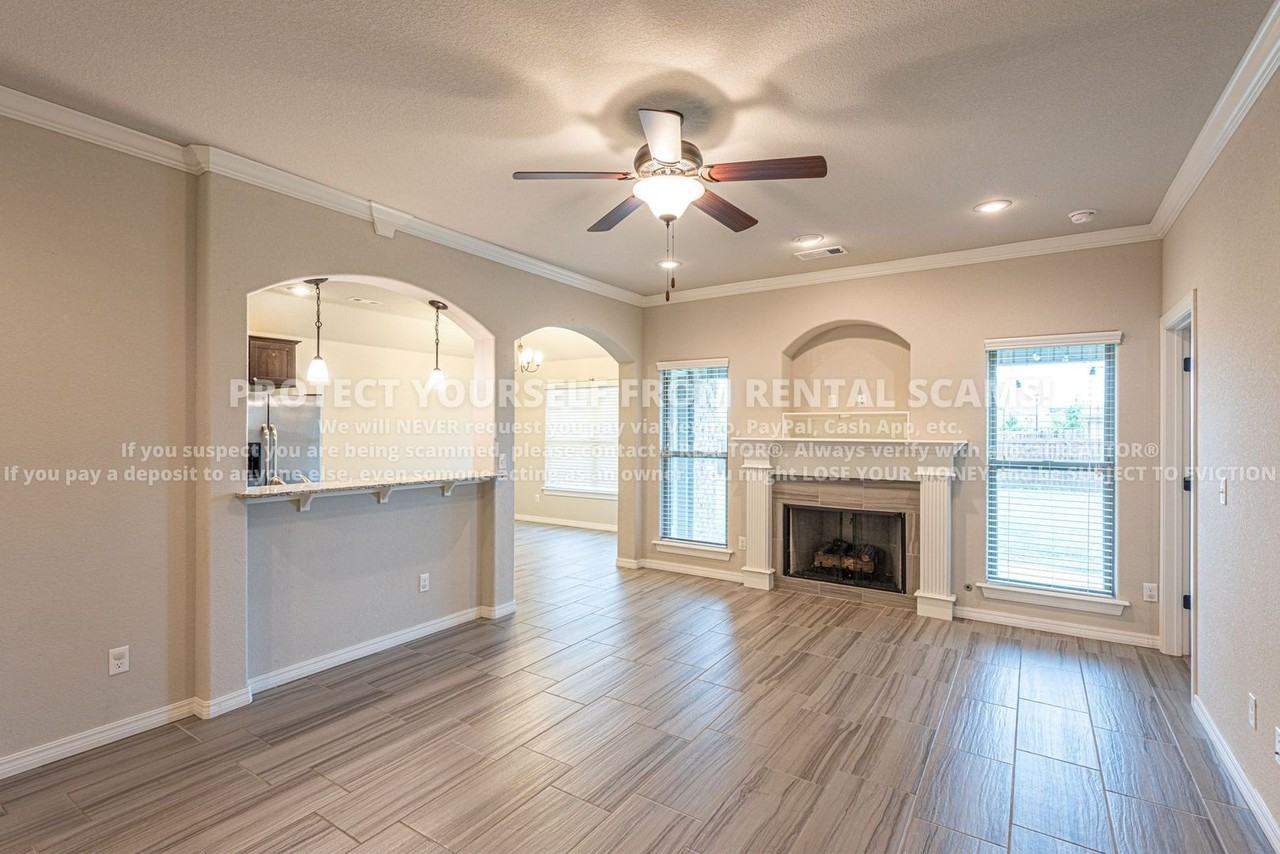 4636 W Croft Dr - Photo 3 of 16