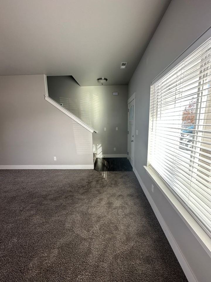 945 S 2380 W - Photo 5 of 50