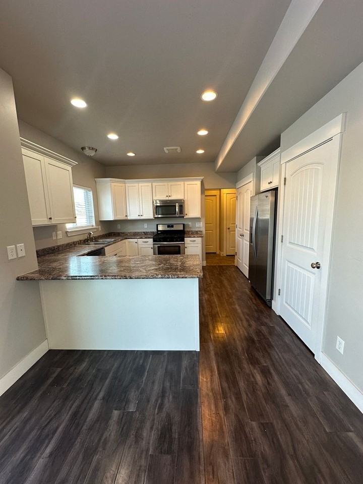 945 S 2380 W - Photo 7 of 50