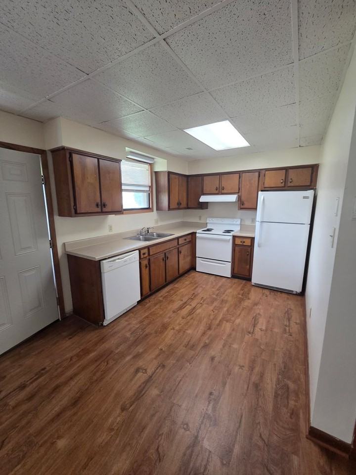 1837 Meadowland Ln - Photo 2 of 7