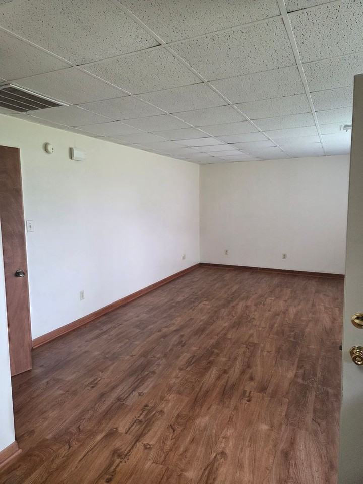 1837 Meadowland Ln - Photo 3 of 7