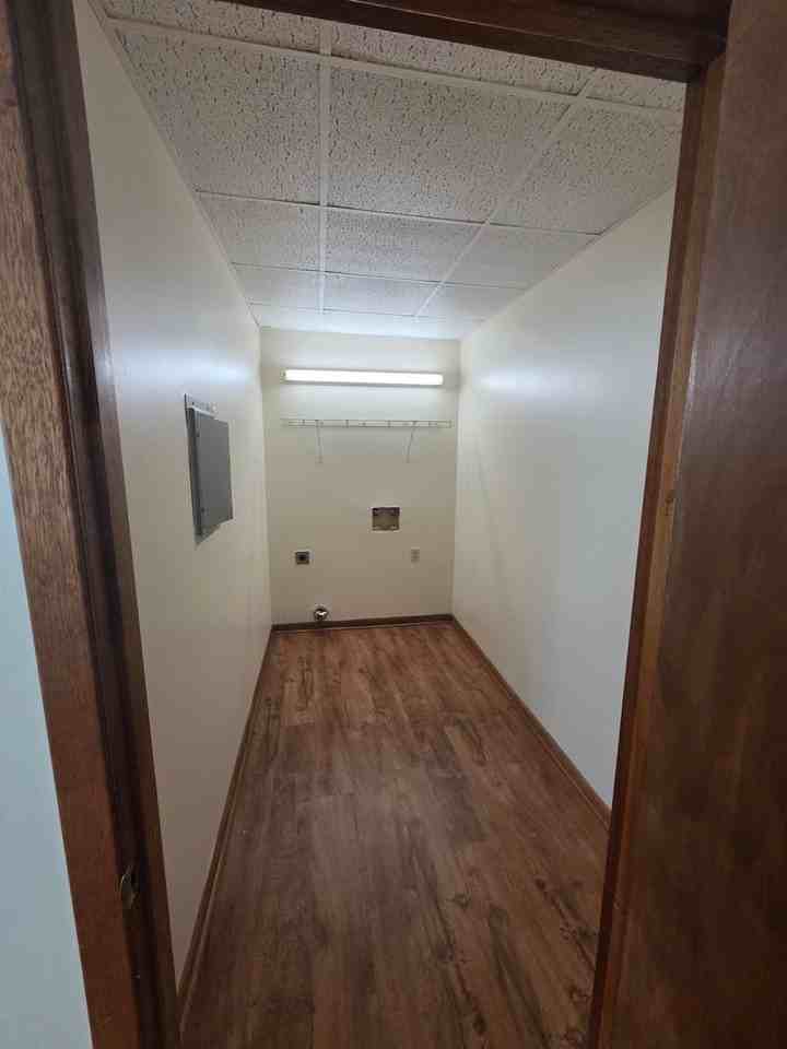 1837 Meadowland Ln - Photo 4 of 7