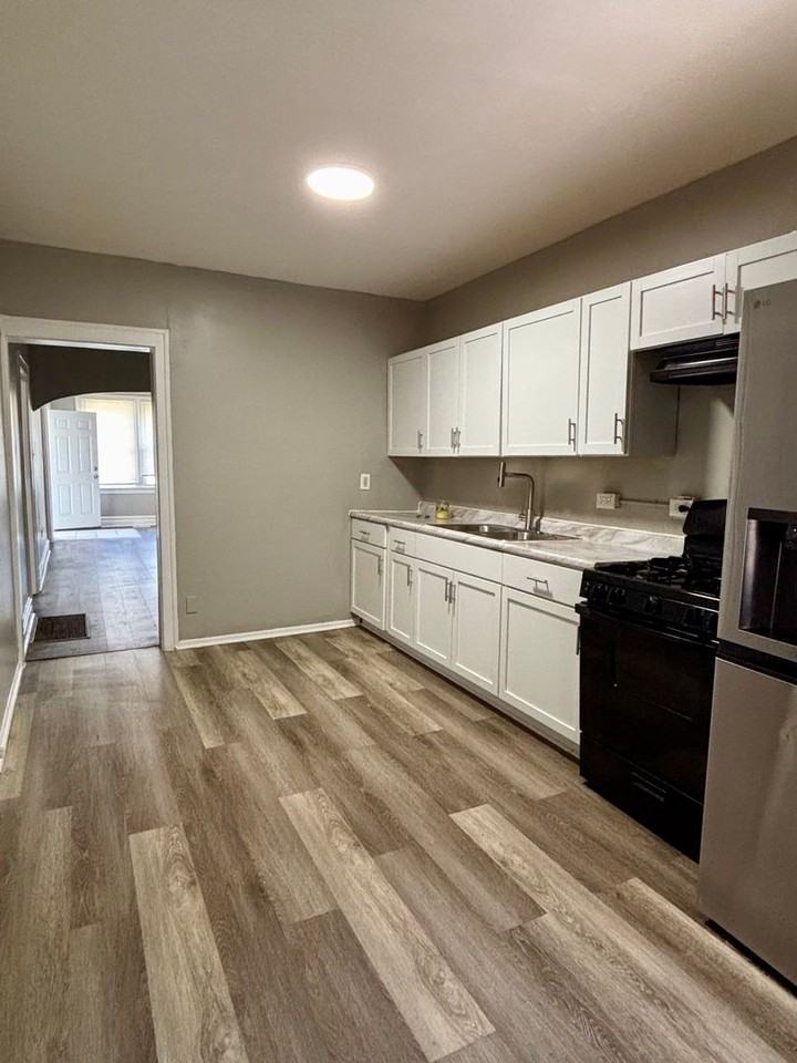 4430 Broadway - Photo 2 of 7