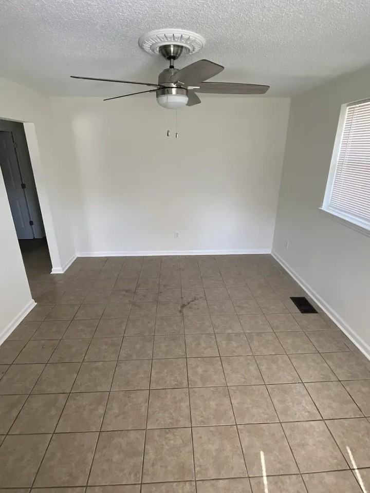 817 Brooks Ave #B - Photo 2 of 11