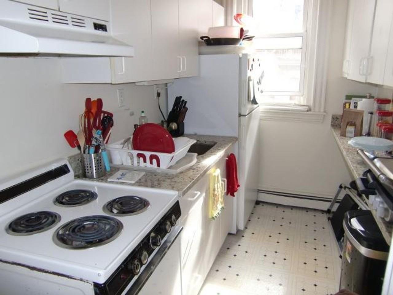 201 Winthrop Rd - Photo 4 of 24