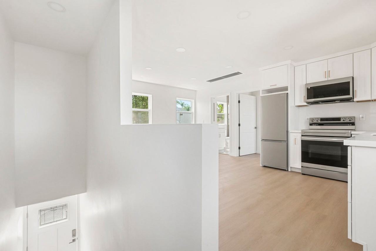 4586-4590 4586-4590 Arizona Street - 4590 Arizona St A - Photo 3 of 6