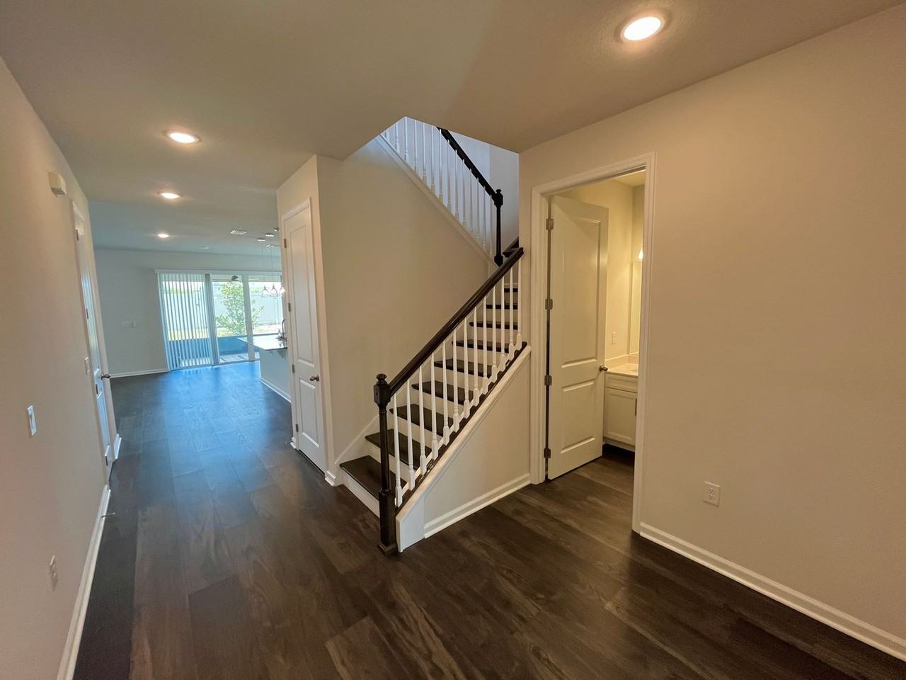 406 Sofia Ln - Photo 3 of 25