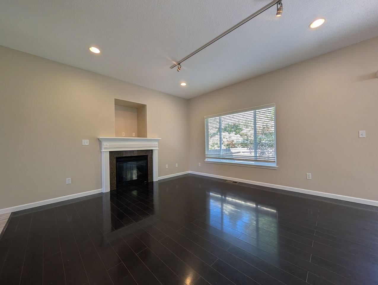 3693 Kendra St - Photo 5 of 23