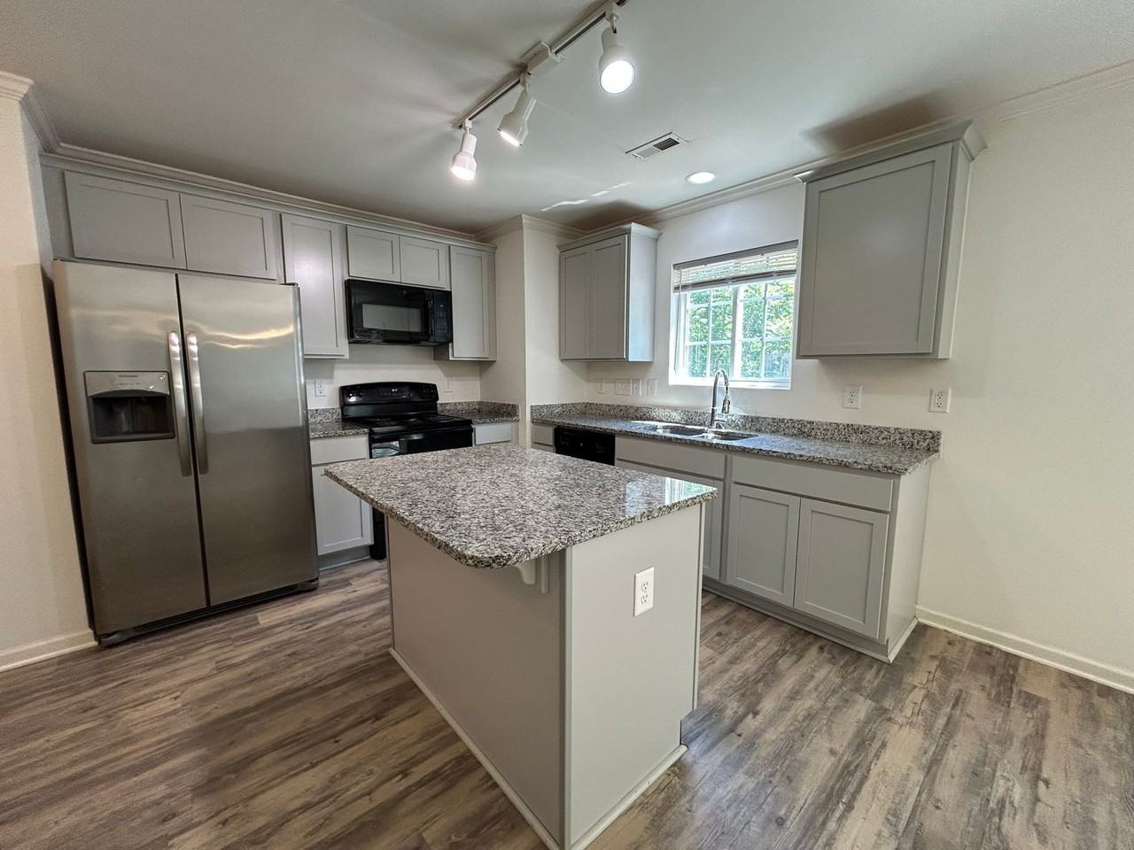 3723 Shepway Loop - Photo 3 of 20