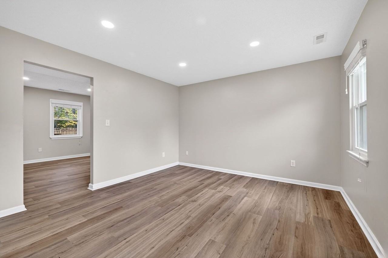 1116 Woodcock Ln - Photo 4 of 25