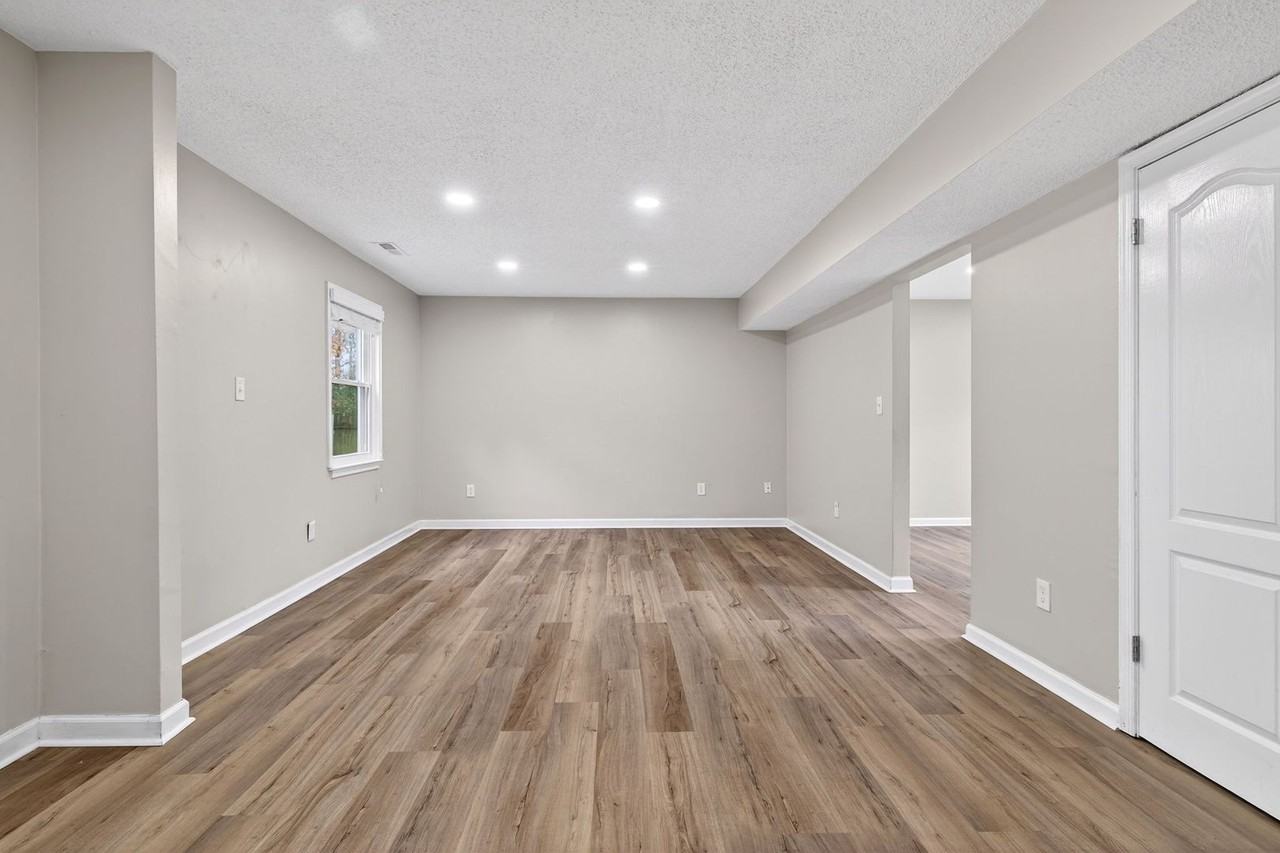 1116 Woodcock Ln - Photo 6 of 25