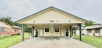 featured image of 802 Hackberry St