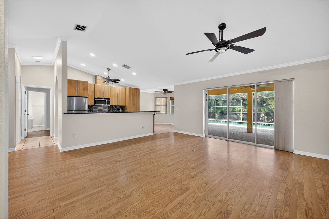 6890 Circle Dr - Photo 2 of 28