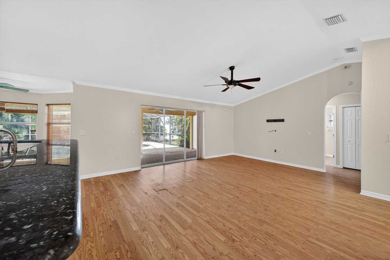 6890 Circle Dr - Photo 4 of 28
