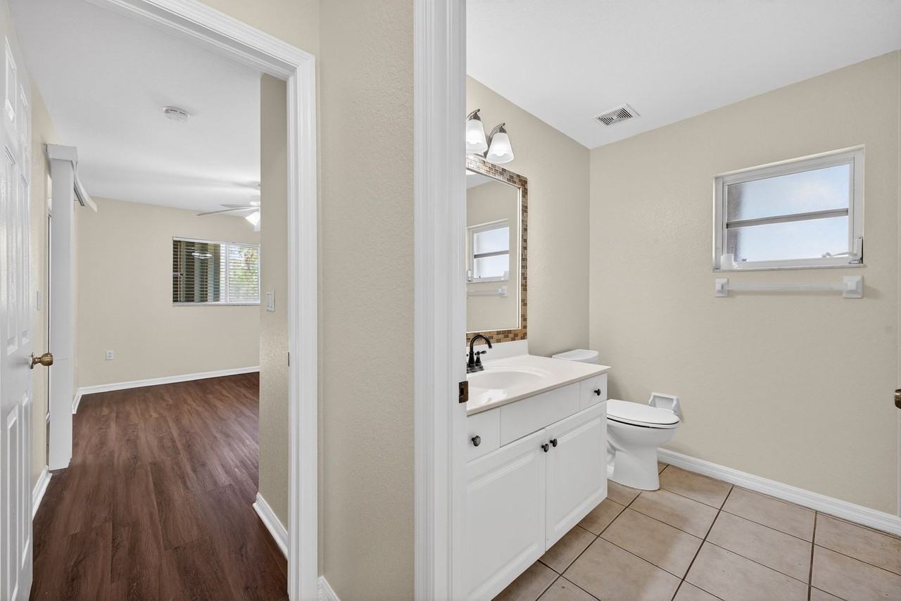 6890 Circle Dr - Photo 5 of 28