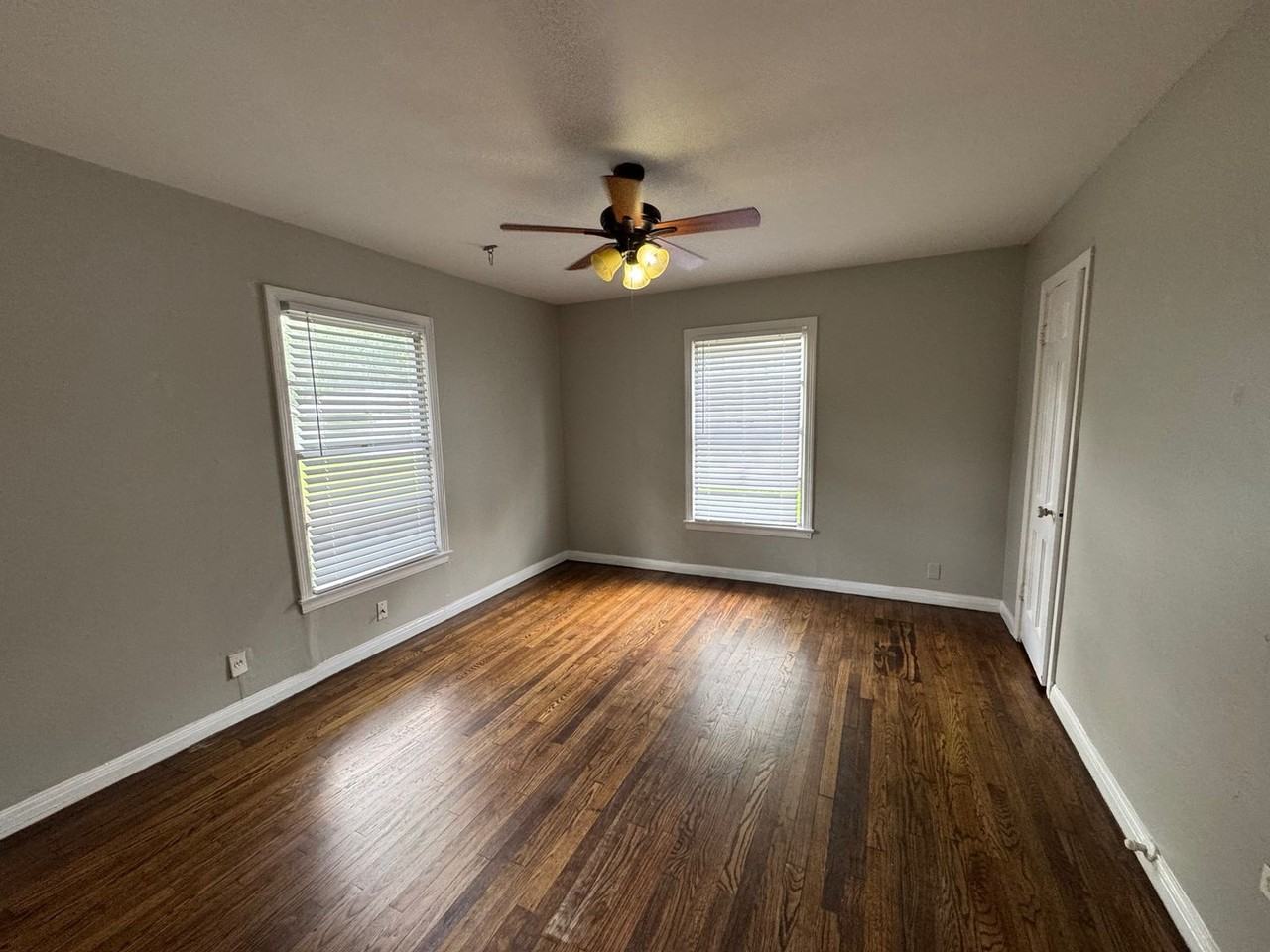 2600 Mckenzie Ave - Photo 3 of 9