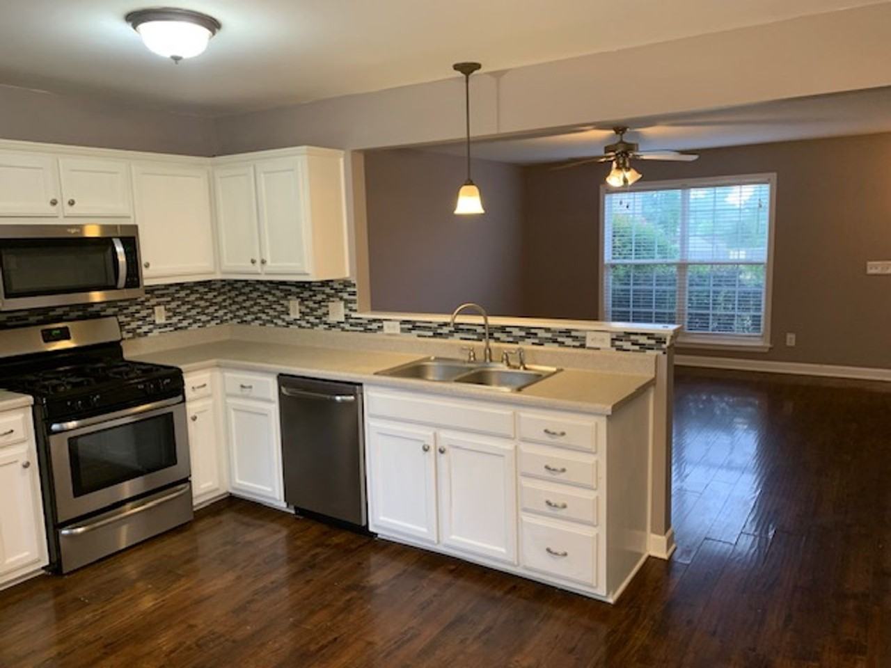 2244 Dewey Dr - Photo 5 of 20