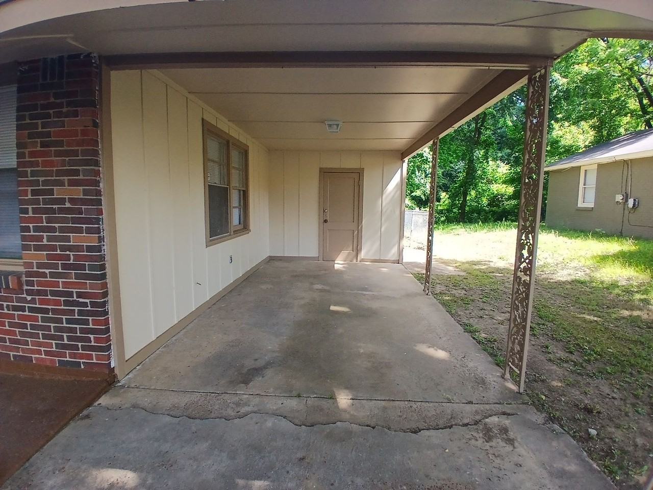 572 Jenson Rd - Photo 2 of 11