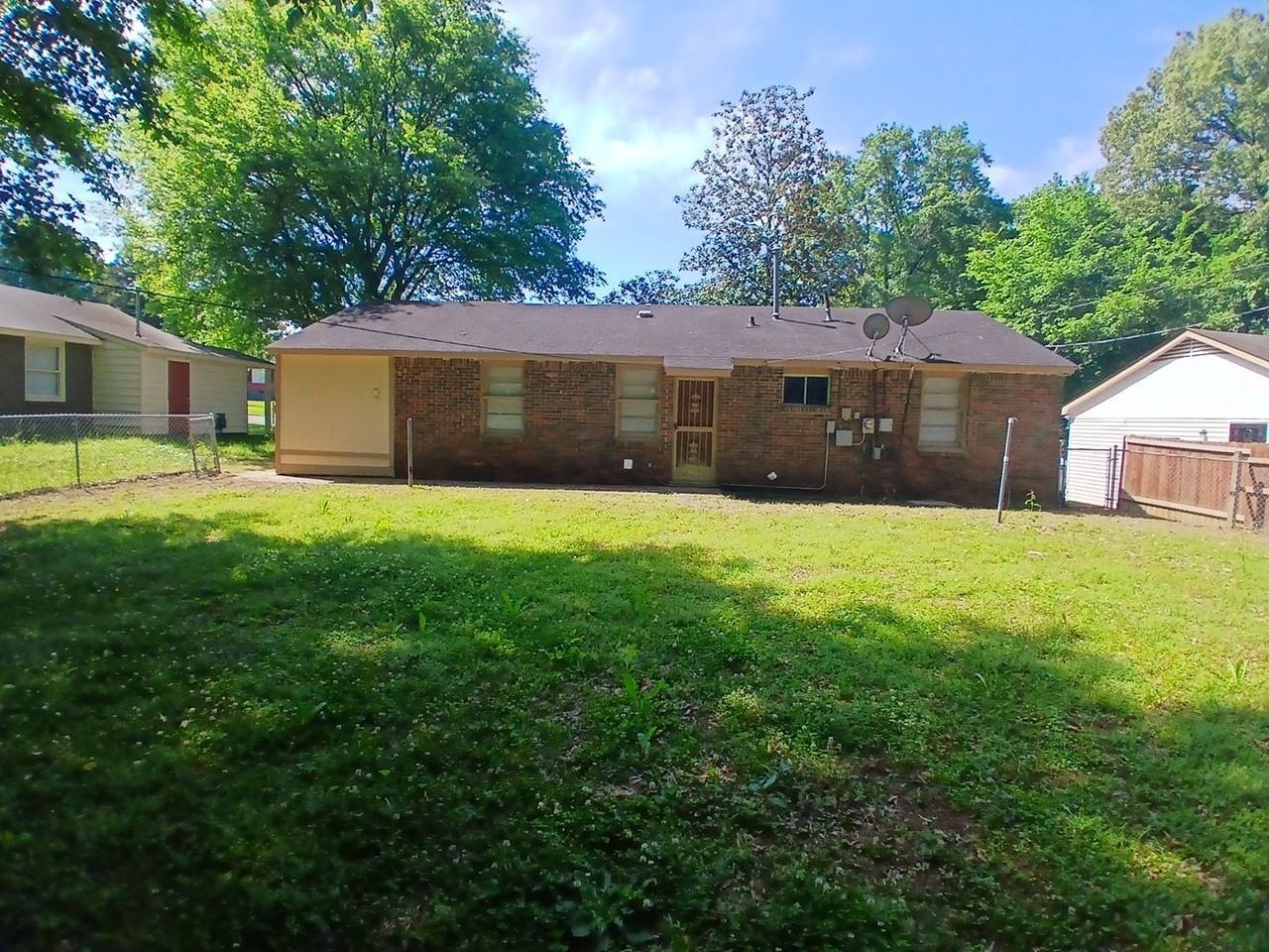 572 Jenson Rd - Photo 4 of 11
