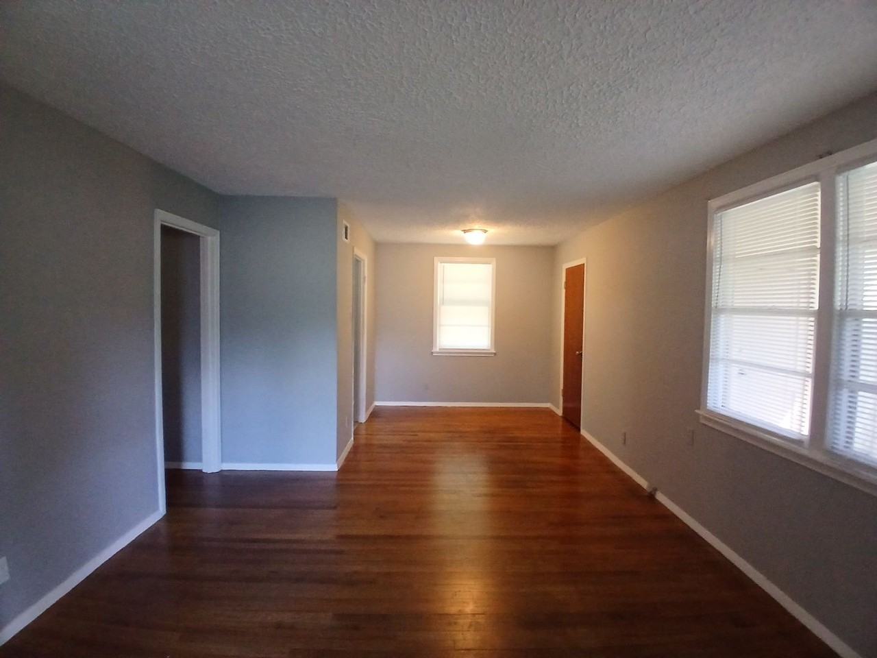 572 Jenson Rd - Photo 5 of 11
