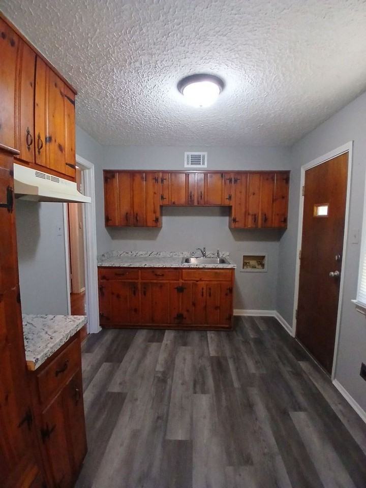 572 Jenson Rd - Photo 6 of 11