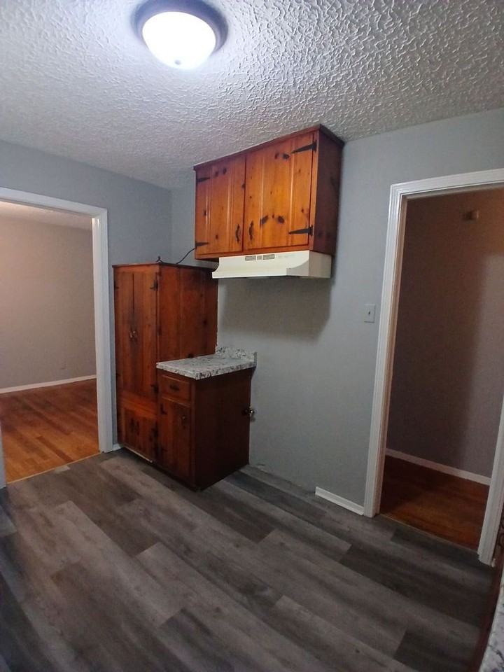 572 Jenson Rd - Photo 7 of 11