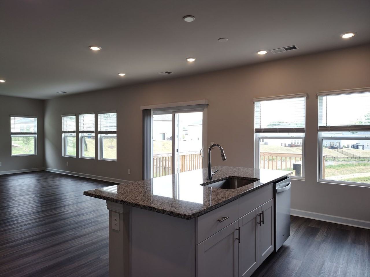 115 Sentinel Ct - Photo 7 of 39