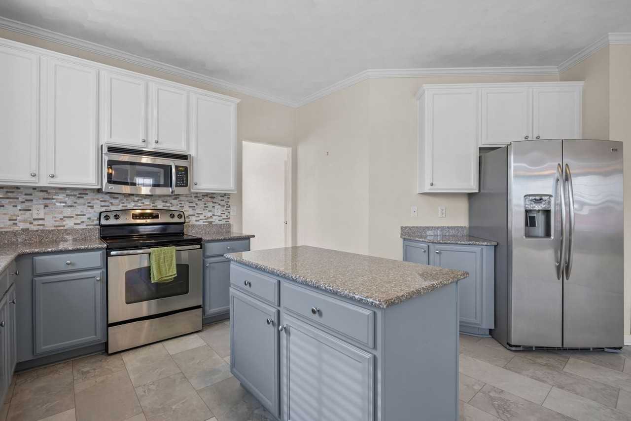 3203 Hearring Way - Photo 4 of 39