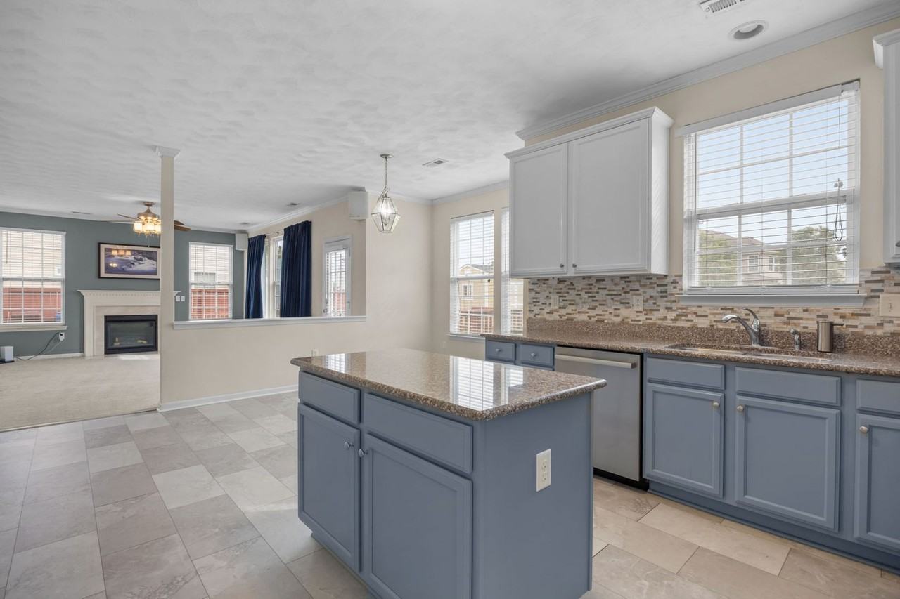 3203 Hearring Way - Photo 5 of 39