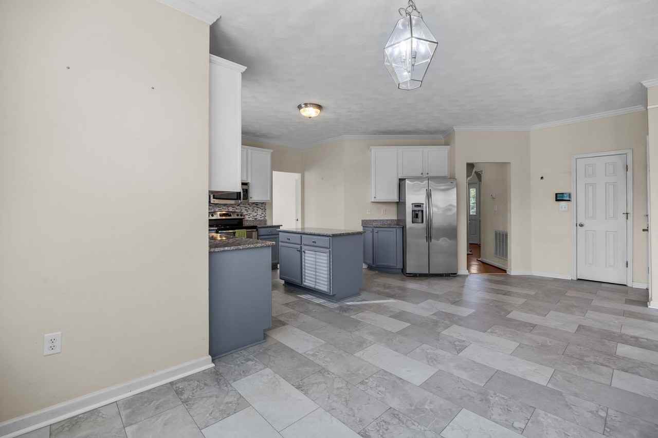 3203 Hearring Way - Photo 6 of 39