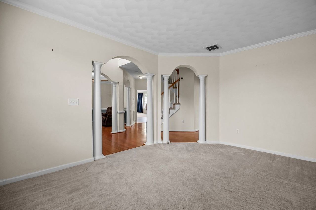 3203 Hearring Way - Photo 7 of 39