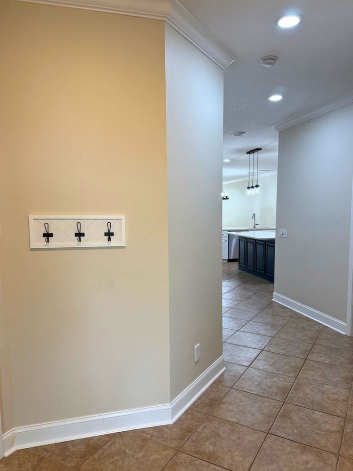 126 Miller Ct - Photo 2 of 32