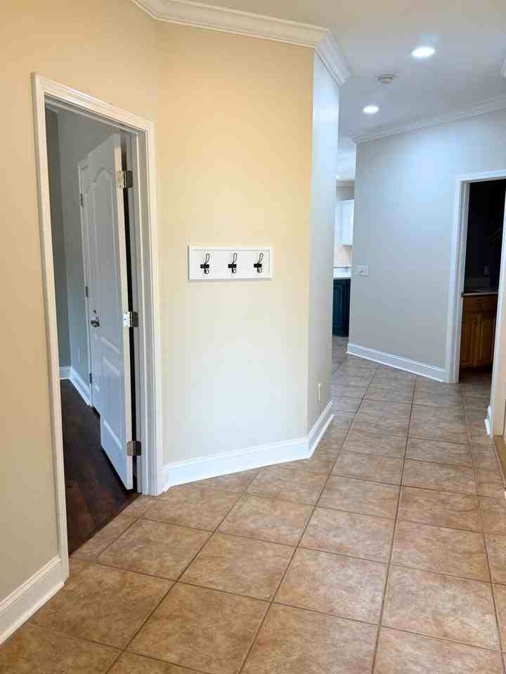 126 Miller Ct - Photo 3 of 32