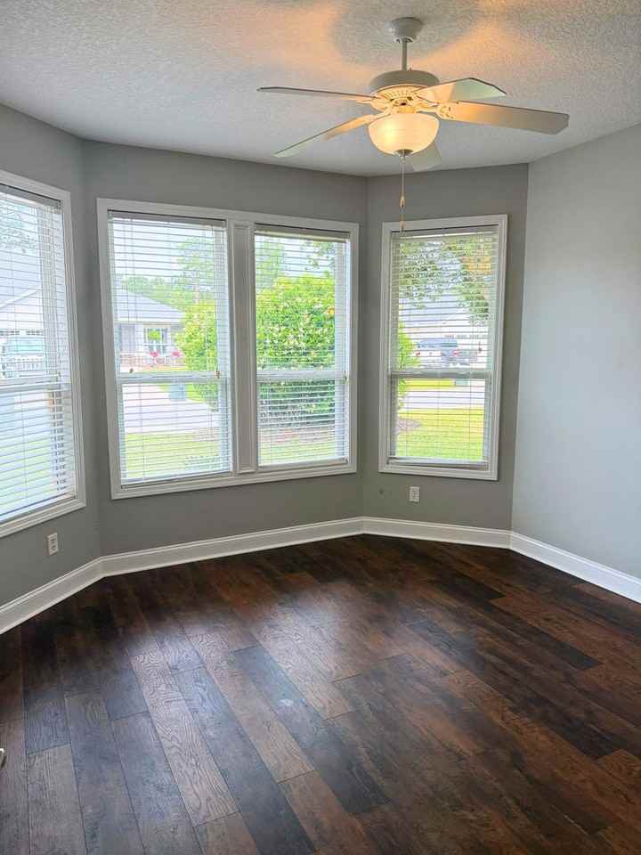 126 Miller Ct - Photo 4 of 32