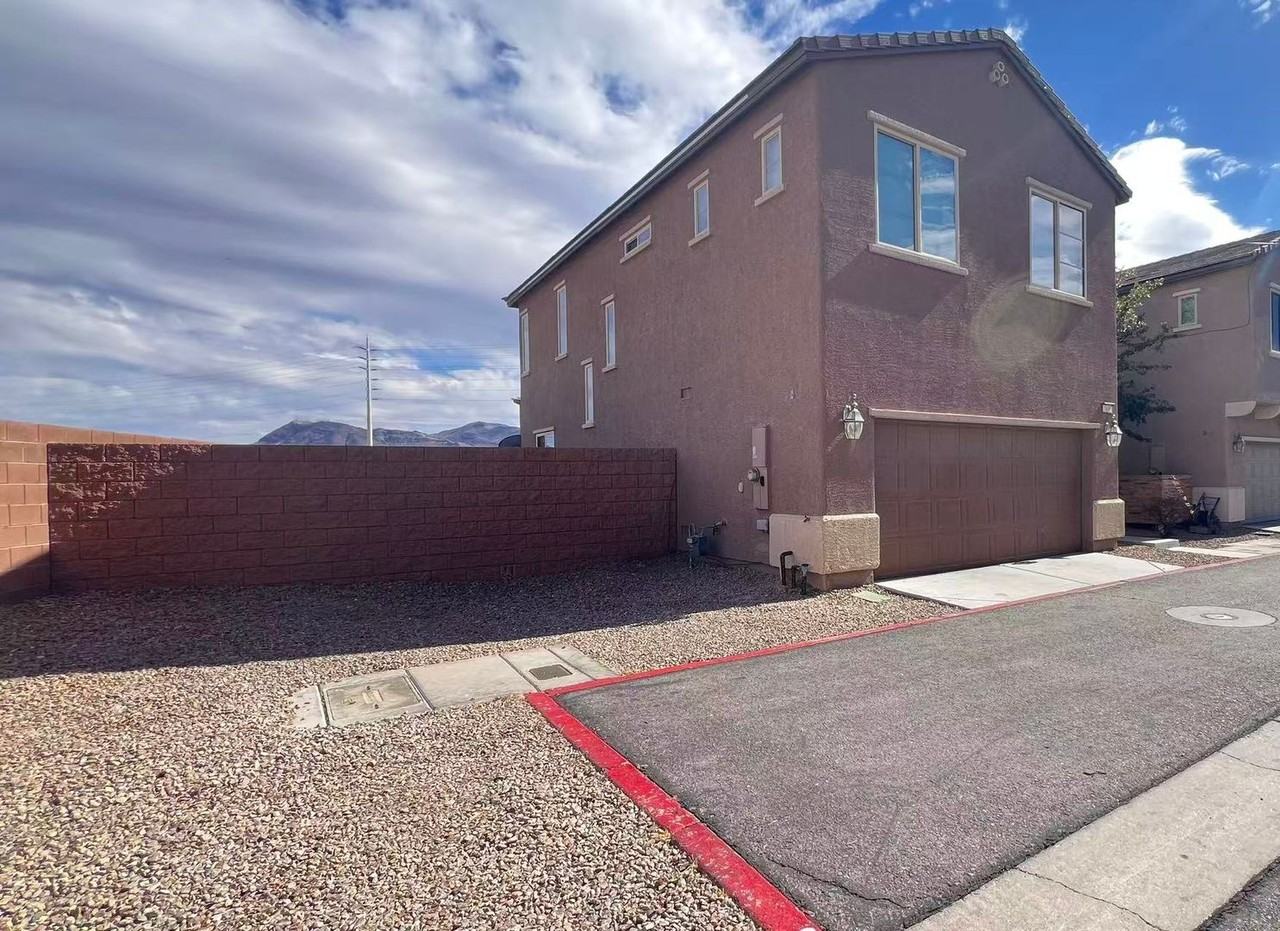 668 Forest Peak St - Photo 2 of 23