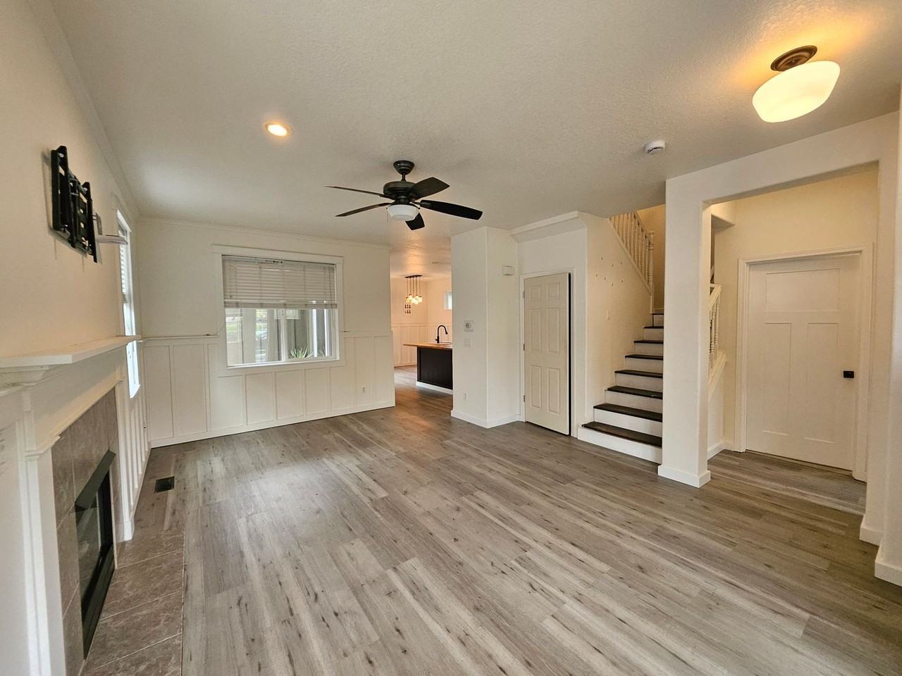 4616 Se Lone Oak St - Photo 3 of 28
