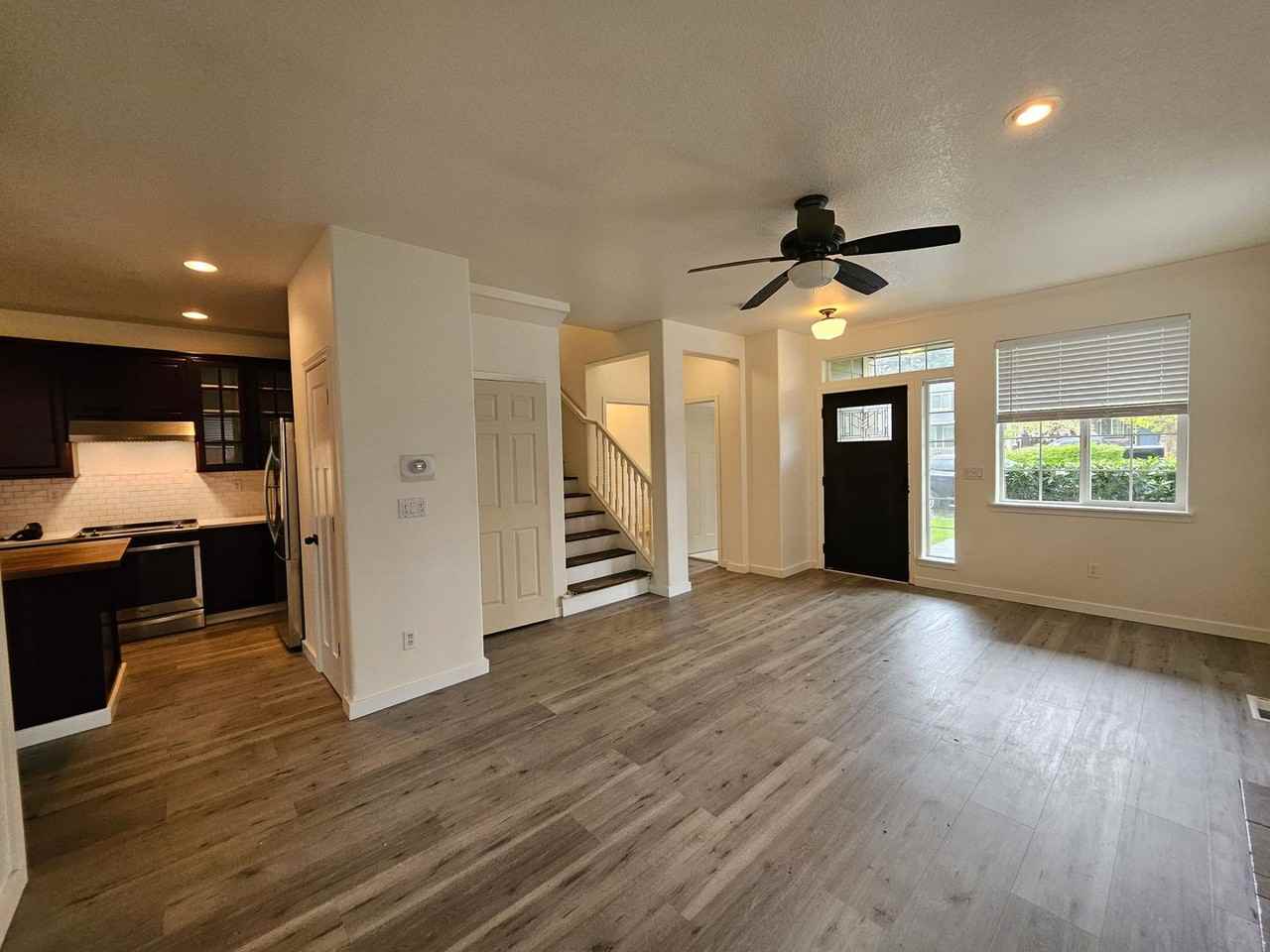 4616 Se Lone Oak St - Photo 4 of 28