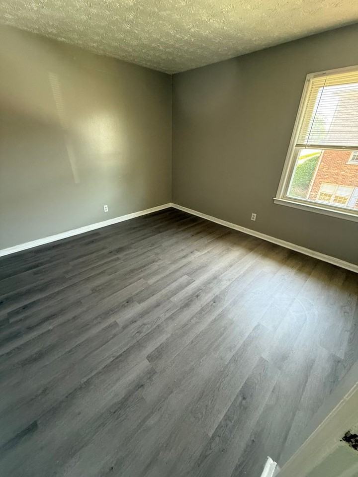 1582 Martha Ct - Photo 3 of 17