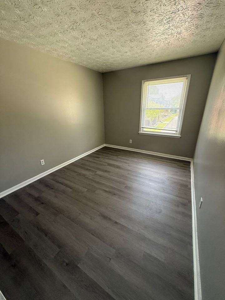 1582 Martha Ct - Photo 4 of 17