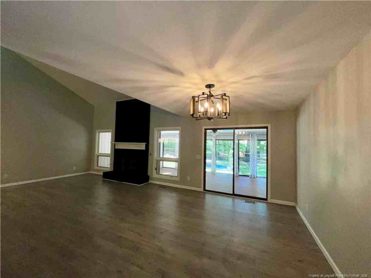 1710 Chateau Cir - Photo 5 of 40